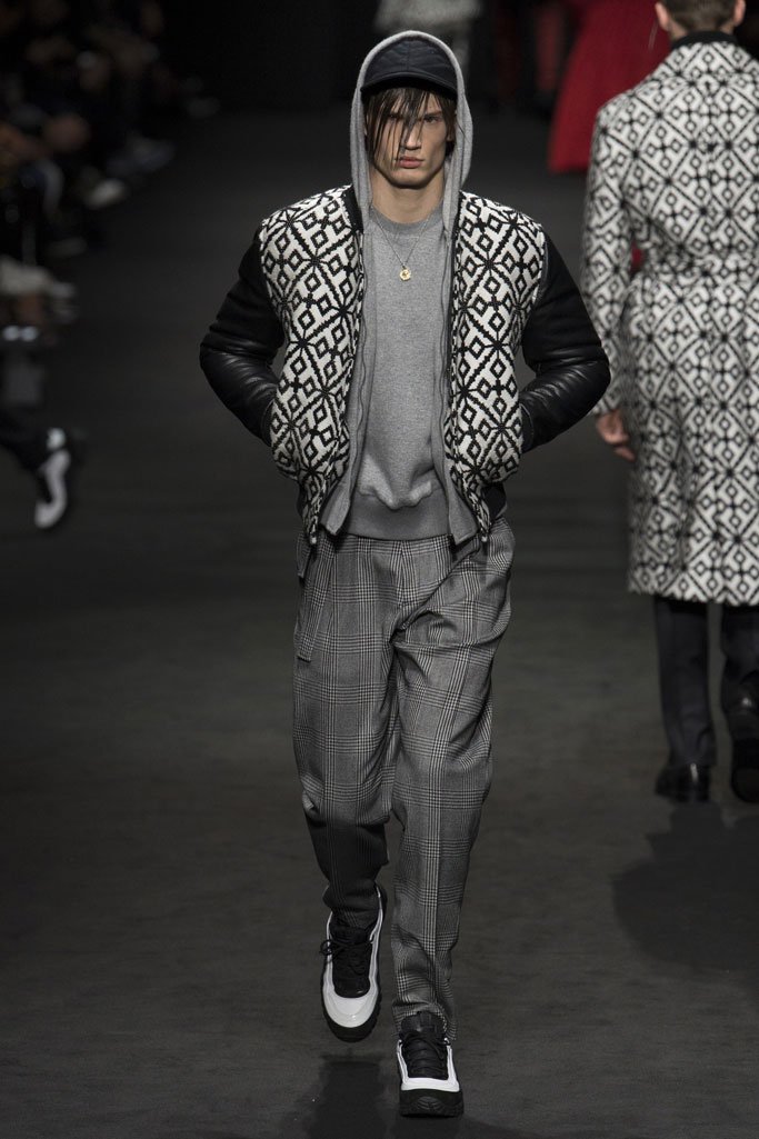 Versace（范思哲）2024米兰时装周秋冬男装秀