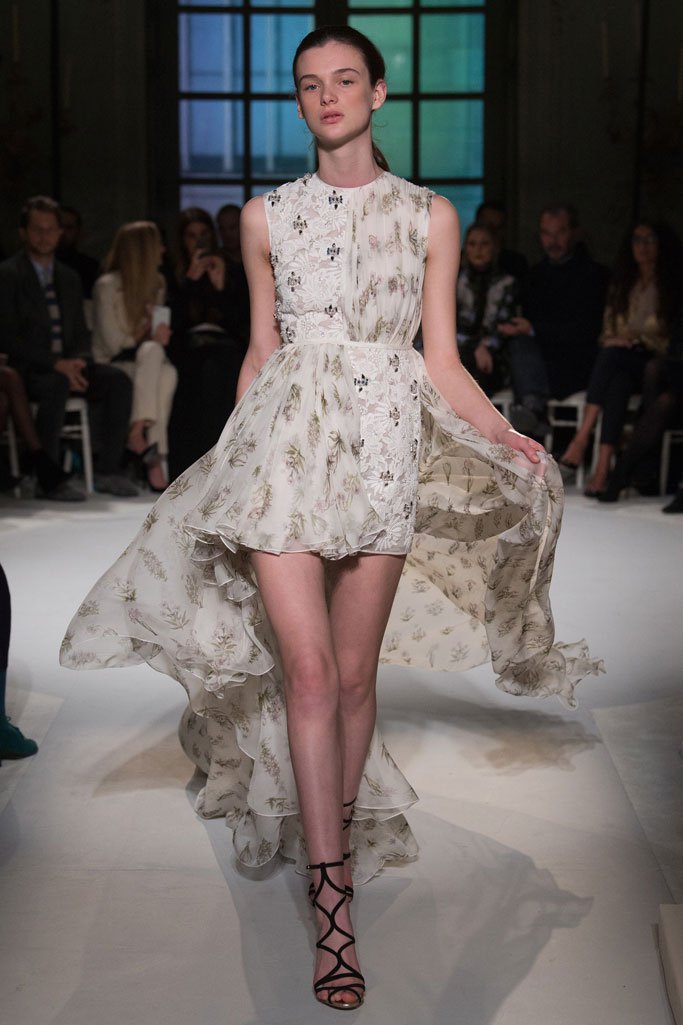 Giambattista Valli 2024巴黎时装周春夏时装秀