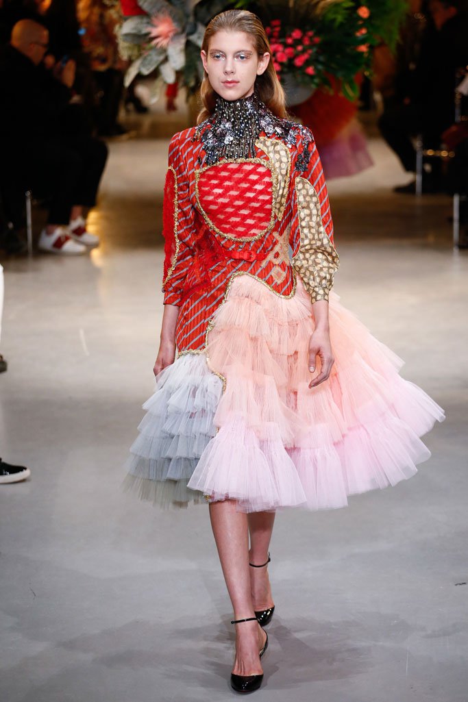 Viktor & Rolf（维果罗夫）2024巴黎时装周春夏时装秀