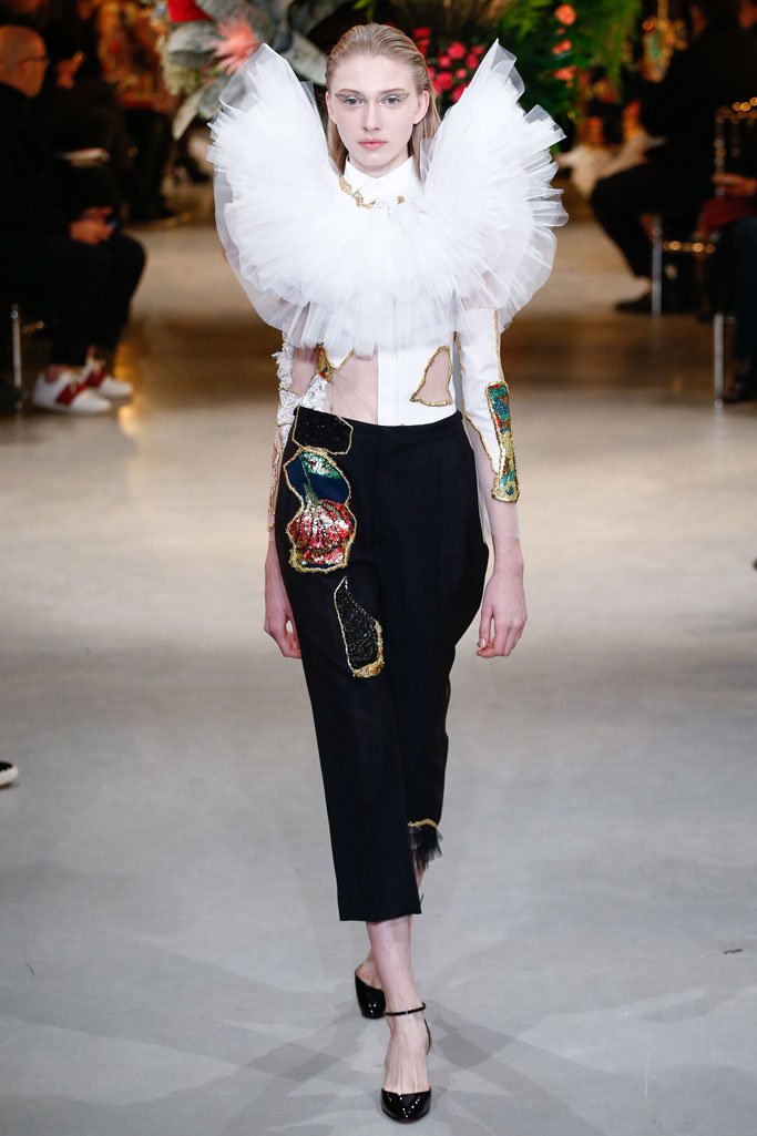 Viktor & Rolf（维果罗夫）2024巴黎时装周春夏时装秀