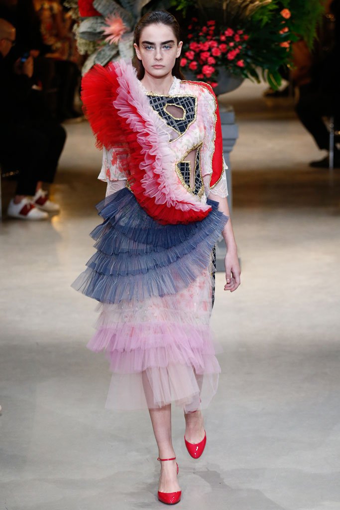 Viktor & Rolf（维果罗夫）2024巴黎时装周春夏时装秀