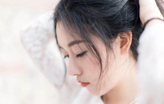 女人黑眼圈是什么原因引起的 不熬夜也可能会有黑眼圈