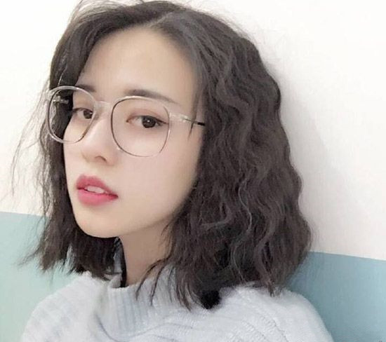 短发小卷发型图片 这种短发才是真时髦