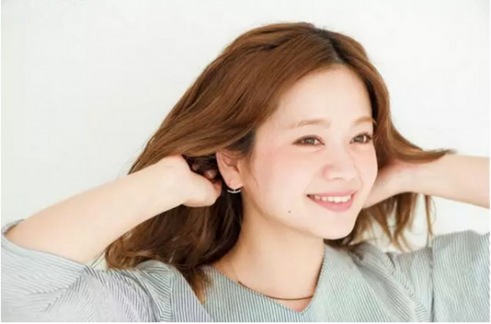 从头顶开始编的辫子图解 麻花马尾辫更抢眼