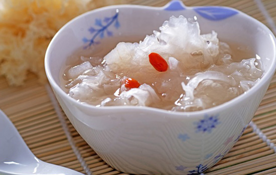 银耳吃多了有什么害处 冬季宜吃银耳但忌乱吃