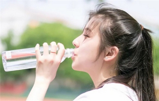 玻尿酸隆鼻为什么会肿 三种会造成肿胀的原因你都没注意