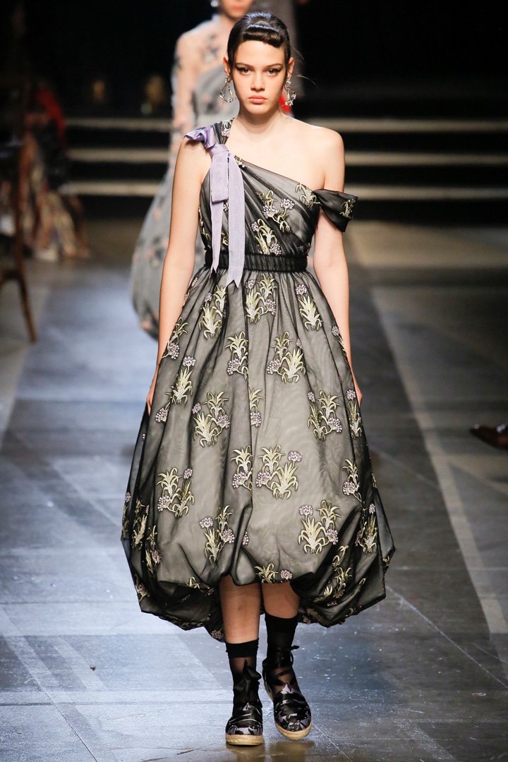Erdem（艾尔丹姆）2024伦敦时装周时装秀