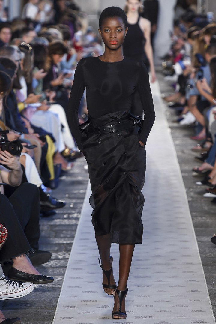 Max Mara（麦丝玛拉）2024米兰时装周时装秀