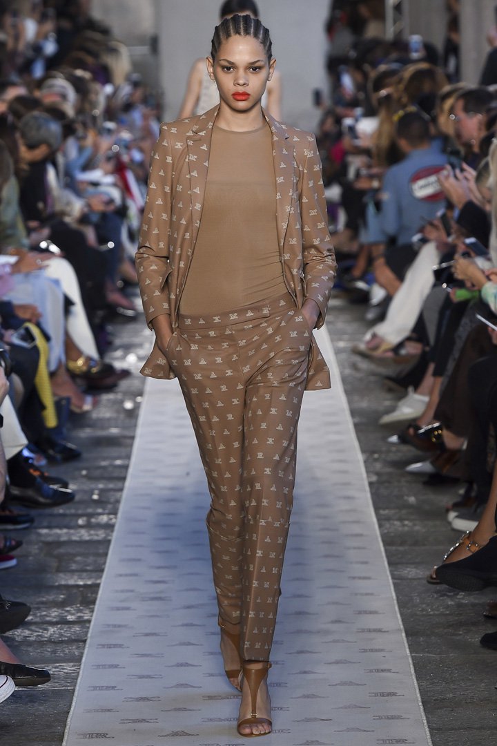 Max Mara（麦丝玛拉）2024米兰时装周时装秀