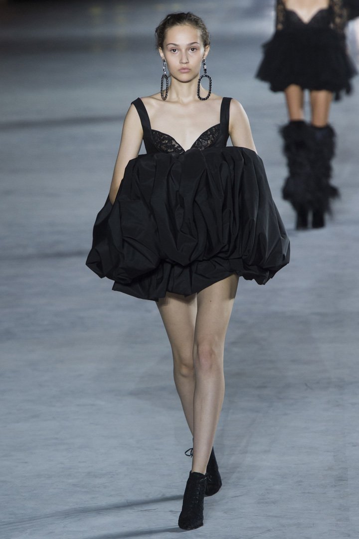 Saint Laurent（圣罗兰）2024巴黎时装周时装秀