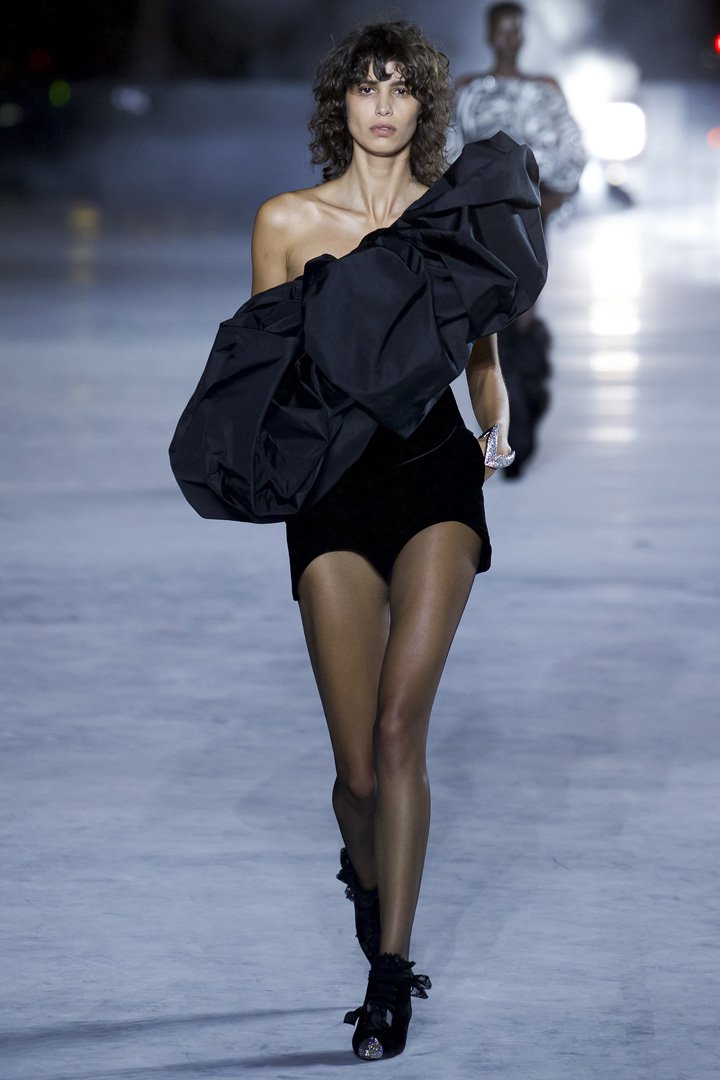 Saint Laurent（圣罗兰）2024巴黎时装周时装秀