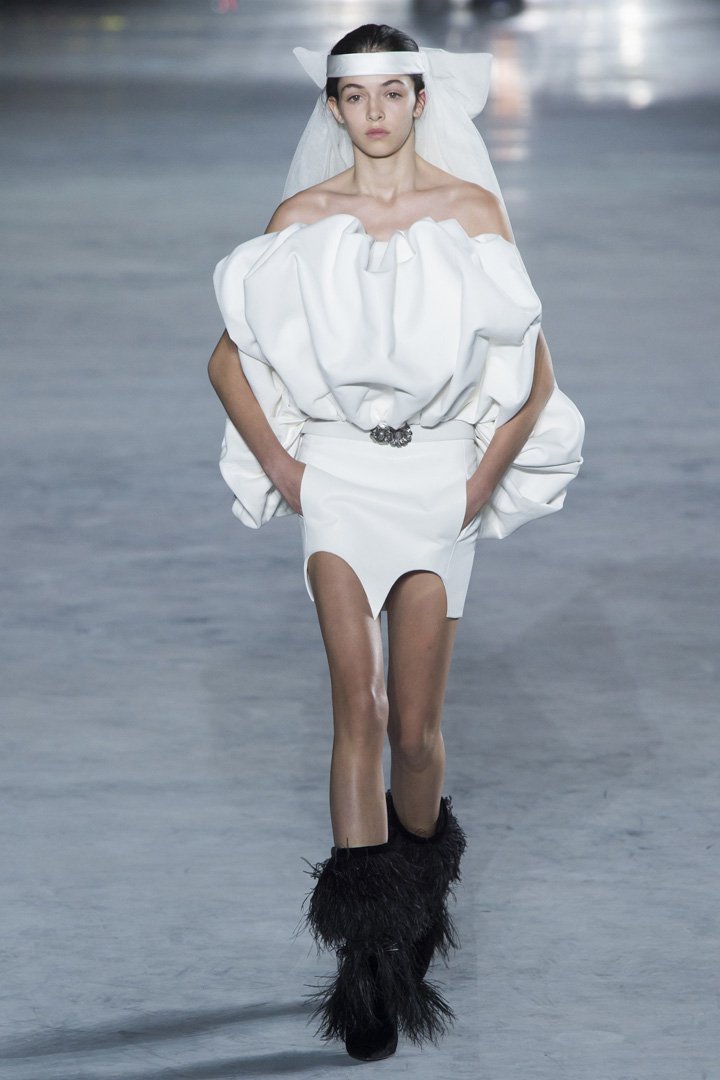 Saint Laurent（圣罗兰）2024巴黎时装周时装秀