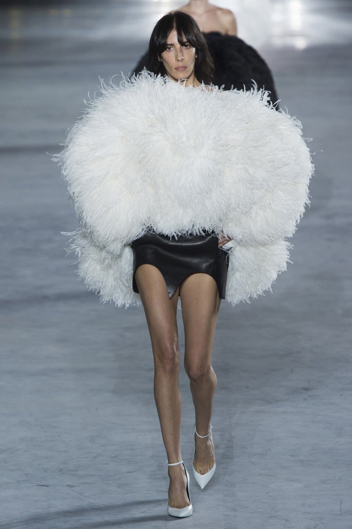 Saint Laurent（圣罗兰）2024巴黎时装周时装秀