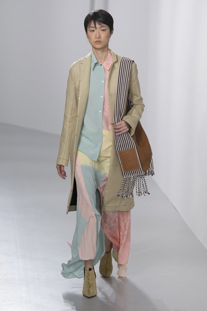 LOEWE（罗意威）201巴黎时装周女装秀