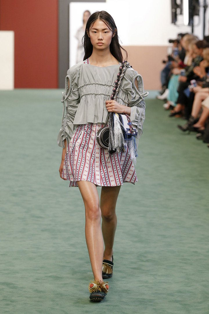 Carven（卡纷）2024巴黎时装周时装秀