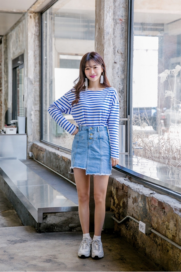 彩色条纹T恤搭配图片 青春少女范儿