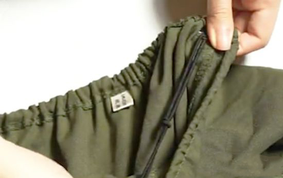 一字肩衣服老是往上滑 教你一招解决衣服上滑问题