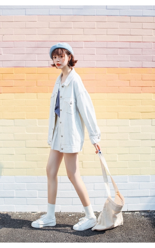 白色牛仔外套怎么搭配 这样穿轻松打造青春少女感~