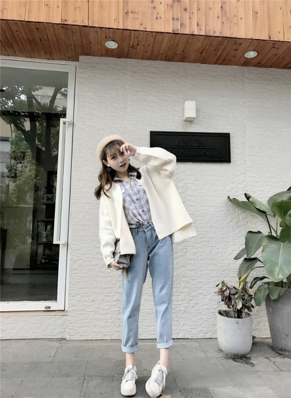 白色开衫里面配什么  这样搭配轻松穿出文艺淑女范