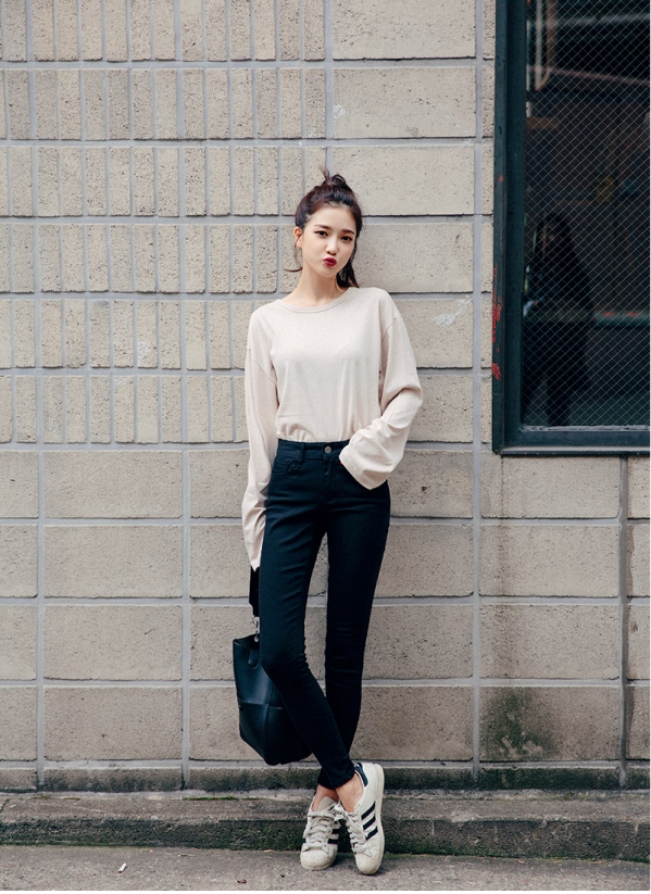 黑色铅笔裤配什么鞋子 百搭又高街的Style