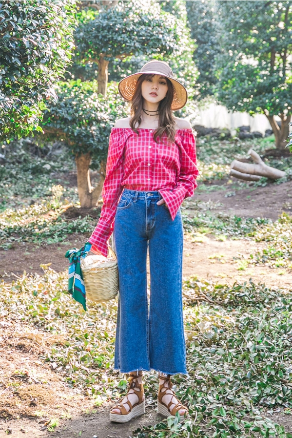 夏天戴什么帽子好看  凹足造型感