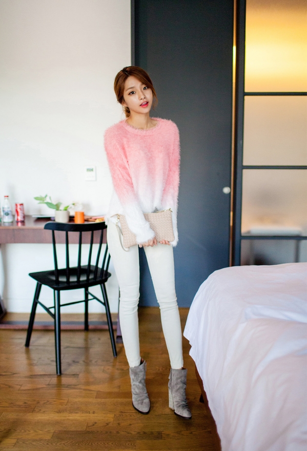 白色铅笔裤配什么鞋子 彰显少女青春活力