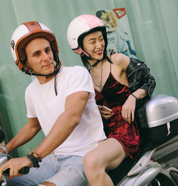 吊带裙怎么搭配？ 夏日穿出十足少女力！