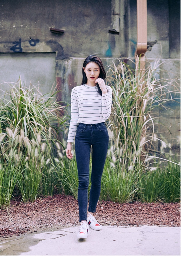 长袖条纹T恤女 打造文艺少女风