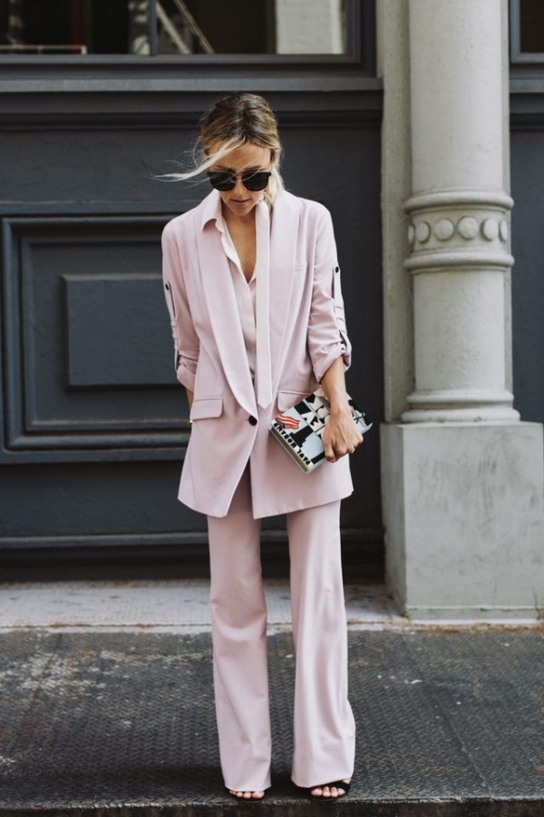 粉色西装配什么鞋子 兼具甜美和优雅