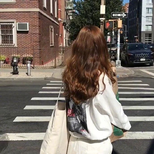 韩式发型中长发烫发 烫一下会更时髦好看