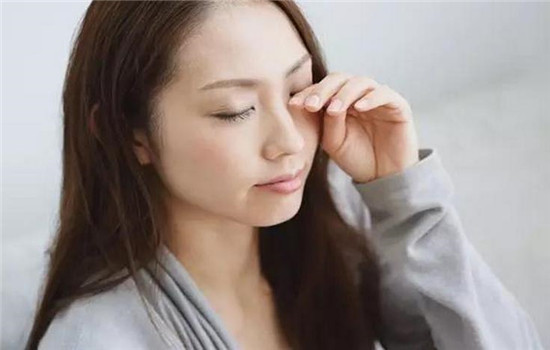 卸妆油进眼睛怎么办 不用担心一分钟解决问题
