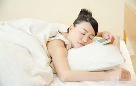女生撩男生的动作 让男生被你撩得把持不住