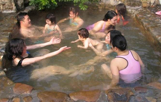 小孩可以泡温泉吗 0-3岁婴幼儿忌泡温泉