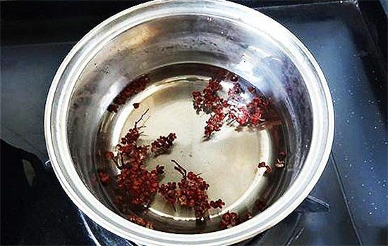 花椒盐水的功效与作用 治疗痔疮和脚气效果最佳