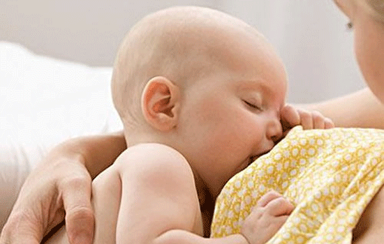 喂奶乳头痛怎么办 应掌握正确的喂奶姿势