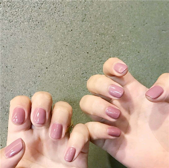 冬季纯色美甲图片 在家就可以做的美甲