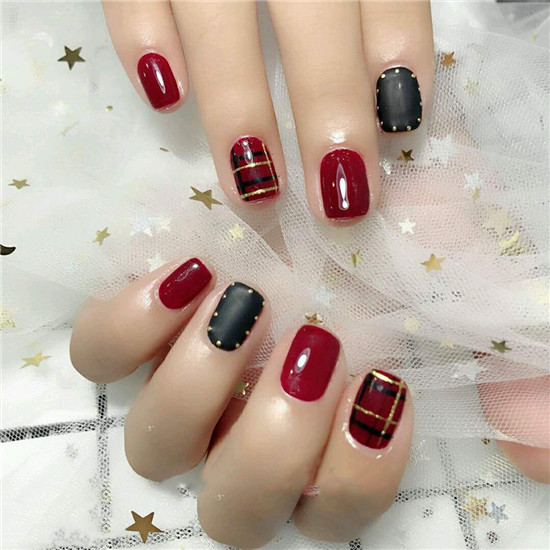 冬天条纹美甲图片 最吸情的格纹
