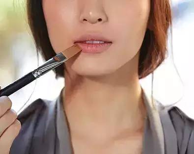 漂亮的唇妆怎么画的？手把手教你入门级唇妆画法