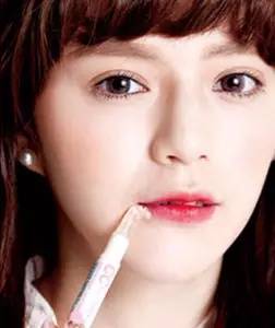 咬唇妆怎么画 轻松一笔勾勒画法