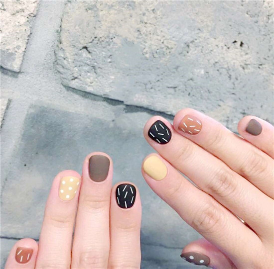 冬天短指甲美甲图片大全 最好看的短指甲美甲在这里