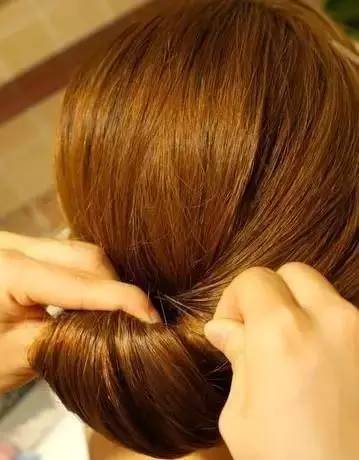 穿裙子要怎么扎头发才能更加美美哒？