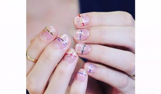 极简风格的美甲图片 指尖上的fashion