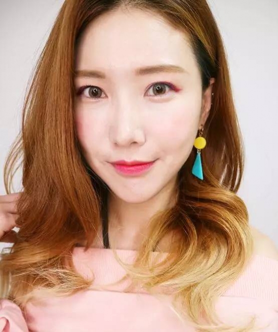 少女妆容画法 两款少女妆容年轻就该美美哒