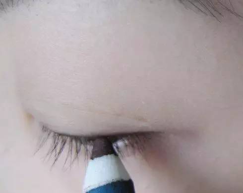 如何画好眼部妆容 教你几招精致妆容就靠她们了