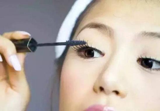 睫毛膏的正确刷法 8步轻松画好睫毛眼妆