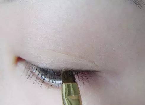 如何画好眼部妆容 教你几招精致妆容就靠她们了
