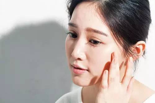 韩国清透的底妆怎么化 轻薄底妆棉签打造法