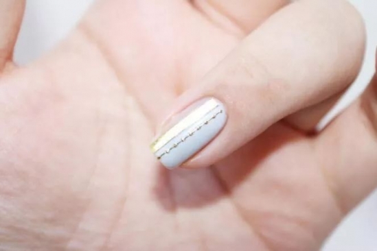贴纸美甲怎么做 贴纸美甲简单教程