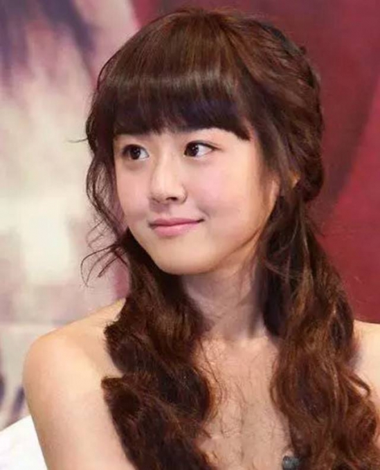 大脸女生适合的发型 这一款不仅减龄还显脸小