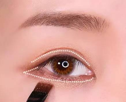 韩国妆容的画法 青春就要这样大胆的妆